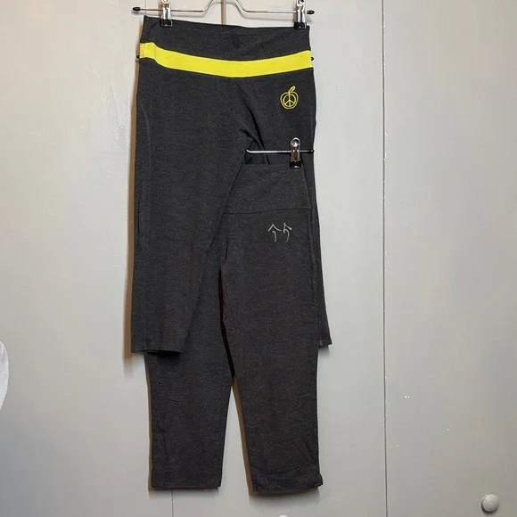 2 pair Green Apple Bamboo Yoga Capri Pants - Picture 1 of 5